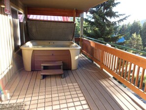 Hot Tub  Extraordinaire