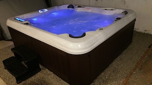 New state-of-the-art theraputic hot tub, seats up to 9!