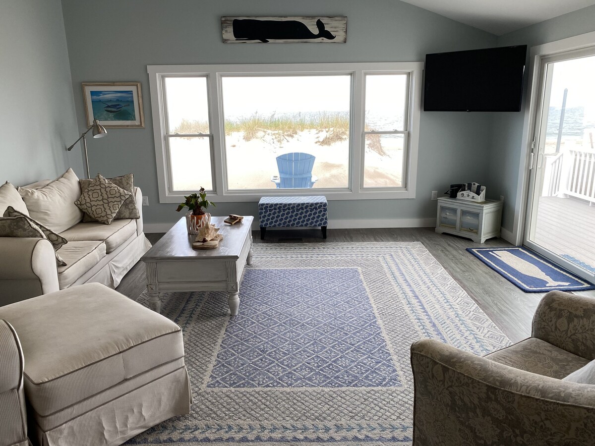 Beachfront Oasis, Seabrook, NH – One step to the beach!