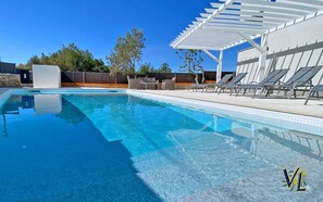 PISCINE extérieure chauffée : réservée aux locataires de la Villa 