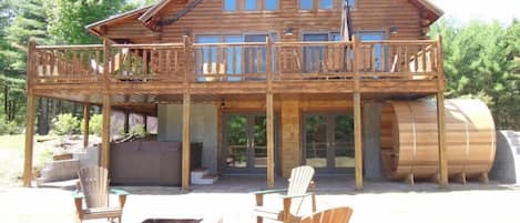 Gorgeous log home, with whole house AC and individual floor heating