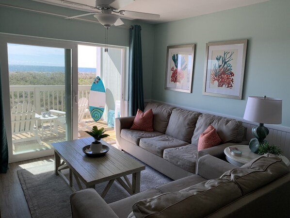 Living space with queen sleeper pull out sofa 