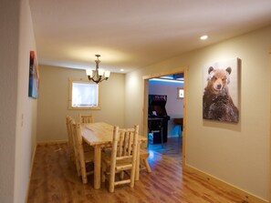 Dining Room seats 8+