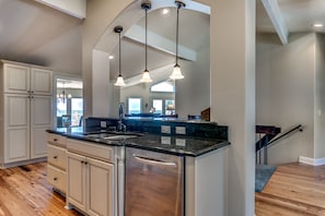 Many Kitchen Appliances to use!