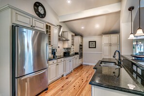 New Stainless Appliances! 2 Icemakers!