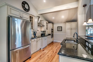 New Stainless Appliances! 2 Icemakers!