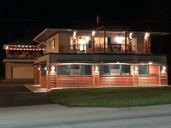 Welcome to Four Pines Lodge. Storm Lakes largest and most beautiful VRBO !!!