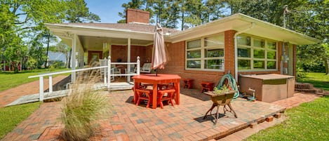 Beaufort Vacation Rental | 3BR | 2BA | 2,500 Sq Ft | 2 Steps for Entry