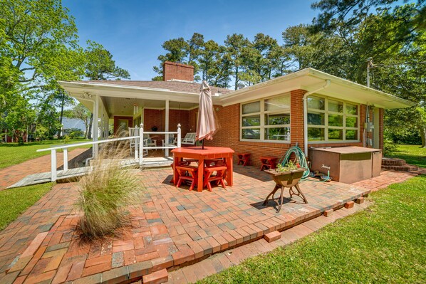 Beaufort Vacation Rental | 3BR | 2BA | 2,500 Sq Ft | 2 Steps for Entry