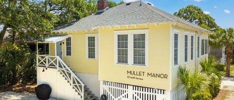 Mullet Manor exterior