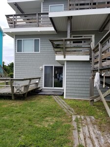 "Self Sea-esta"  Beautiful Cottage 2nd row to ocean in Emerald Isle