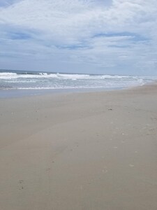 "Self Sea-esta"  Beautiful Cottage 2nd row to ocean in Emerald Isle