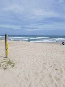 "Self Sea-esta"  Beautiful Cottage 2nd row to ocean in Emerald Isle