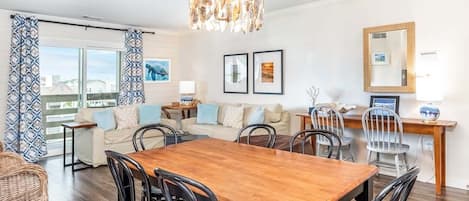 Dining area with seating for 6, and wet bar with wine fridge