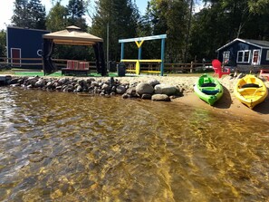 crystal clear water comes with 4 kayaks great for swimming !!  fishing ⚓🌅,,🛶