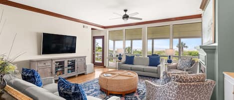 Just Gettin Tanner - Living Room overlooking Bay and Beach