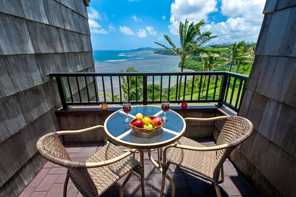 Sealodge E10 | Sealodge Kauai north shore 13 - Sealodge E10 | Sealodge Kauai north shore | Sit on your private lanai and watch the waves crash against the shore