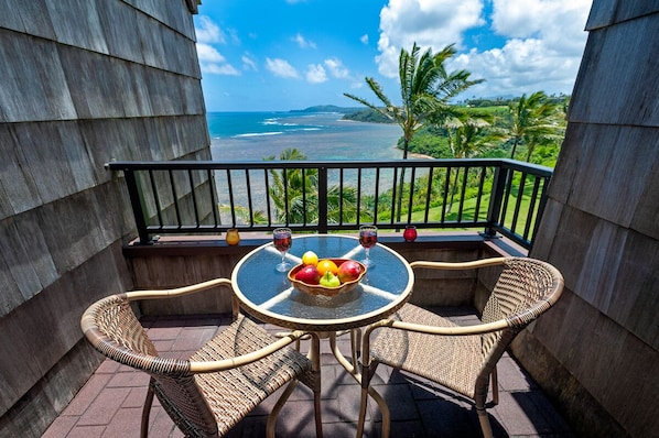 Sealodge E10 | Sealodge Kauai north shore 13 - Sealodge E10 | Sealodge Kauai north shore | Sit on your private lanai and watch the waves crash against the shore