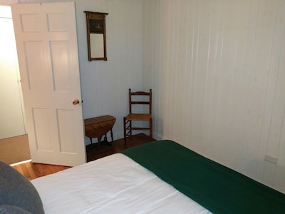 TOPSY:  Secluded in High Peaks Region in Keene Also see VRBO 850180 or 872931