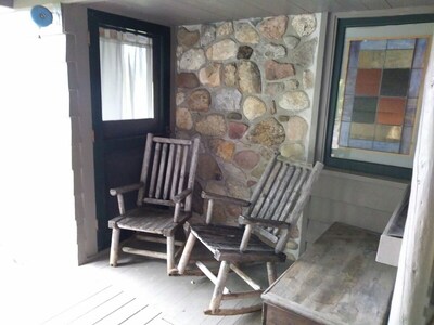 TOPSY:  Secluded in High Peaks Region in Keene Also see VRBO 850180 or 872931