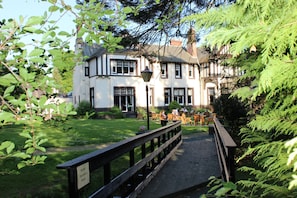 Huntingtower Hotel (one minute away)