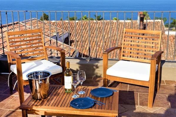 Enjoy aperitifs on the terrace with sea view of the Timpa Natural Reserve