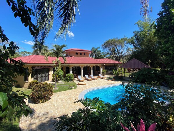 Main House: 4 br, 3 full baths, huge kitchen/LR/terrace, all facing the pool