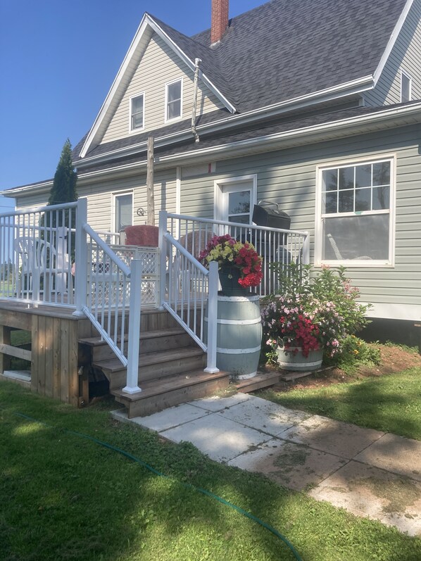 Large Deck with Barbeque