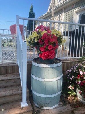 Lots of flower planters and perennial beds.