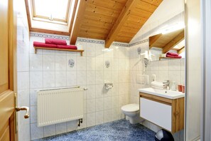 Ferienwohnung Holunder 55 qm bis 2 Per., 2. OG, 1 sep. Schlafzimmer, Südbalkon-Badezimmer