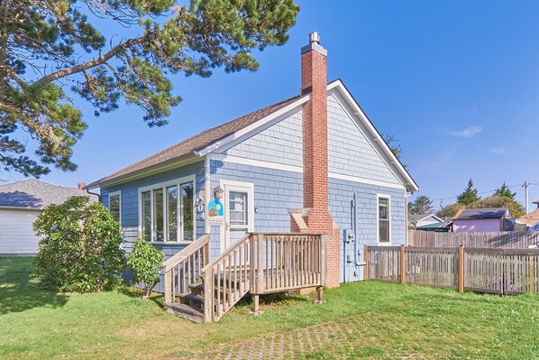 A charming exterior and a welcoming atmosphere