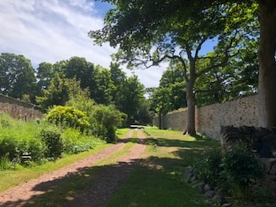 3 bedroom Historic Cottage With View Over Aberlady Bay