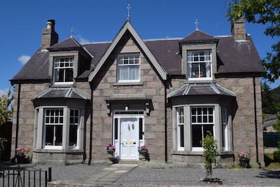 Granville, Ballater.  Recently Renovated.  4 bedrooms.  Sleeps 8.  PETS Welcome 