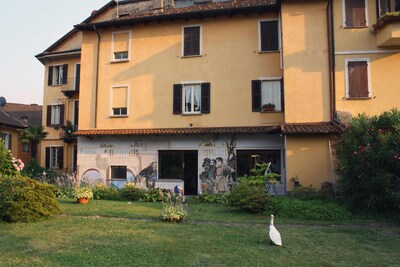 Muffin house with garden