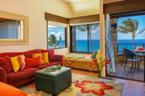 Sealodge C7 | Kauai condos at Sealodge 5 - Sealodge C7 | Kauai Kahuna | Kauai condos at Sealodge | Oceanfront living room and lanai