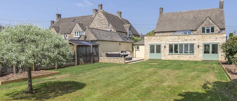 Rear garden, South Winds, Bolthole Retreats