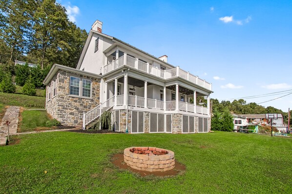 Lakehouse Front with Fire Pit 