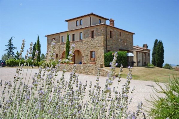 Ampella La Torre - 3 bedroom, 2 1/2 bath portion of this villa. 