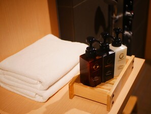Bathroom amenities