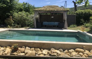piscine et jardin