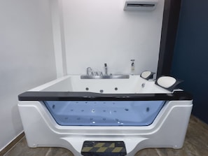 Private spa tub