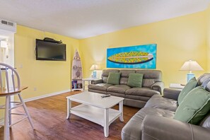 Living Room with TV and QSS