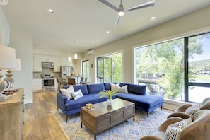 Living Area - Walker Luxury Vacation Rentals
