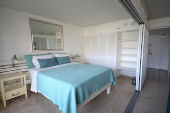 Ilikai Hotel 805 1-Bedroom Suite in Lovely Waikiki