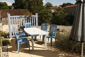 Front patio dining area