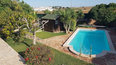 ESTÚDIO con piscina privada! Jardín! Amplia vista! 15 minutos a pie de la playa