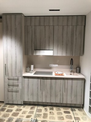 Fully equipped kitchen w/ fridge, induction stovetops, Nespresso coffee machine