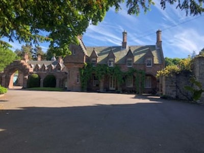 Flügel des historischen Luffness Castle mit atemberaubendem Küstenblick