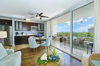 Heart of Waikiki With Partial Ocean View! Washlet! Off-site Parking!