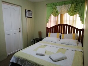 MasterBedroom with Queen size Bed